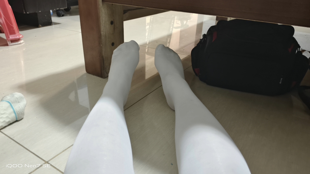 男孩子一直穿白丝,一直爽