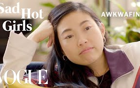 [图]Crazy Rich Asians Star Awkwafina Recalls Her Dating Past | Sad Hot Girls | Vogue