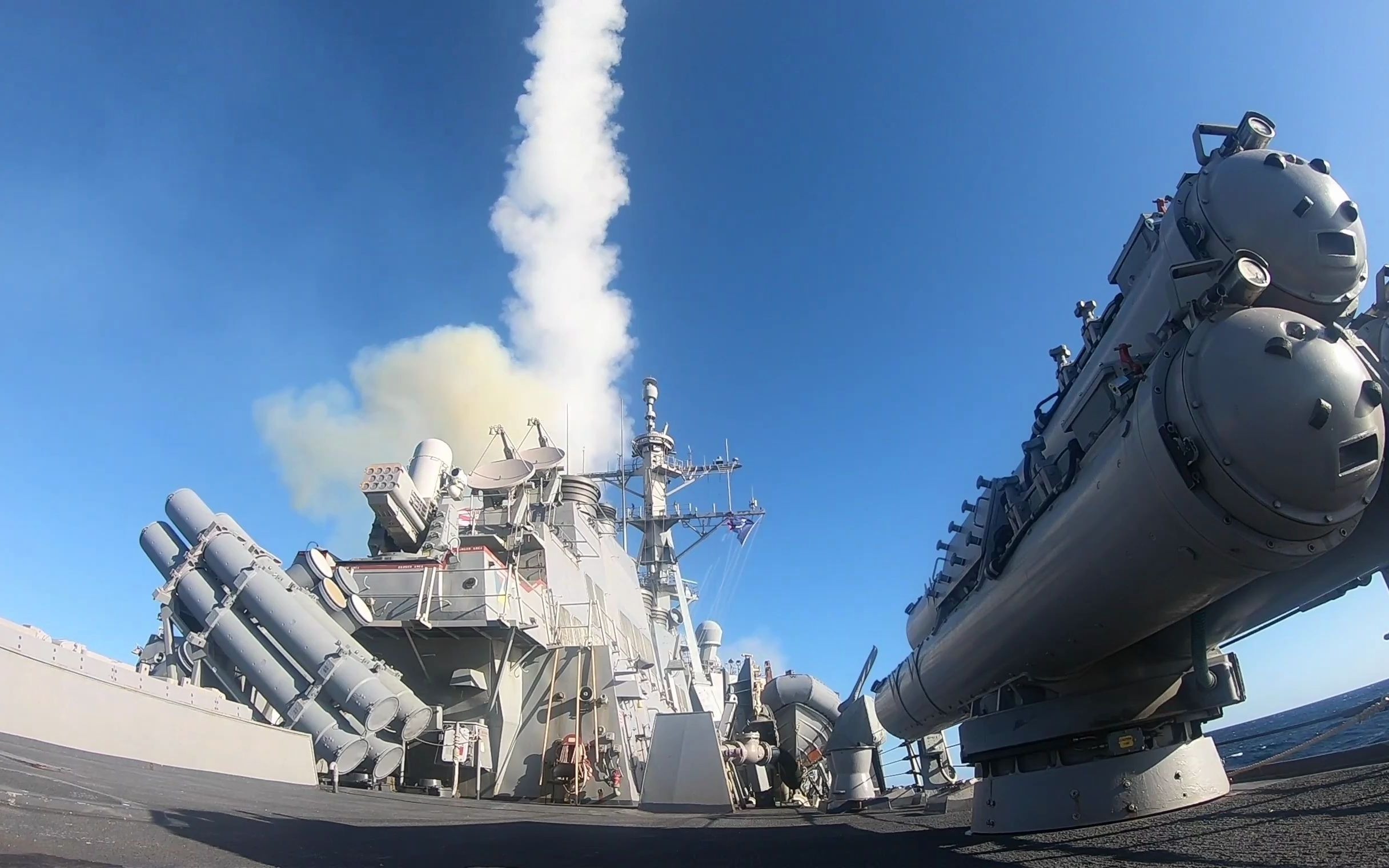 joint warrior 20-2军演 ddg 75唐纳德·库克号驱逐舰发射标准2导弹