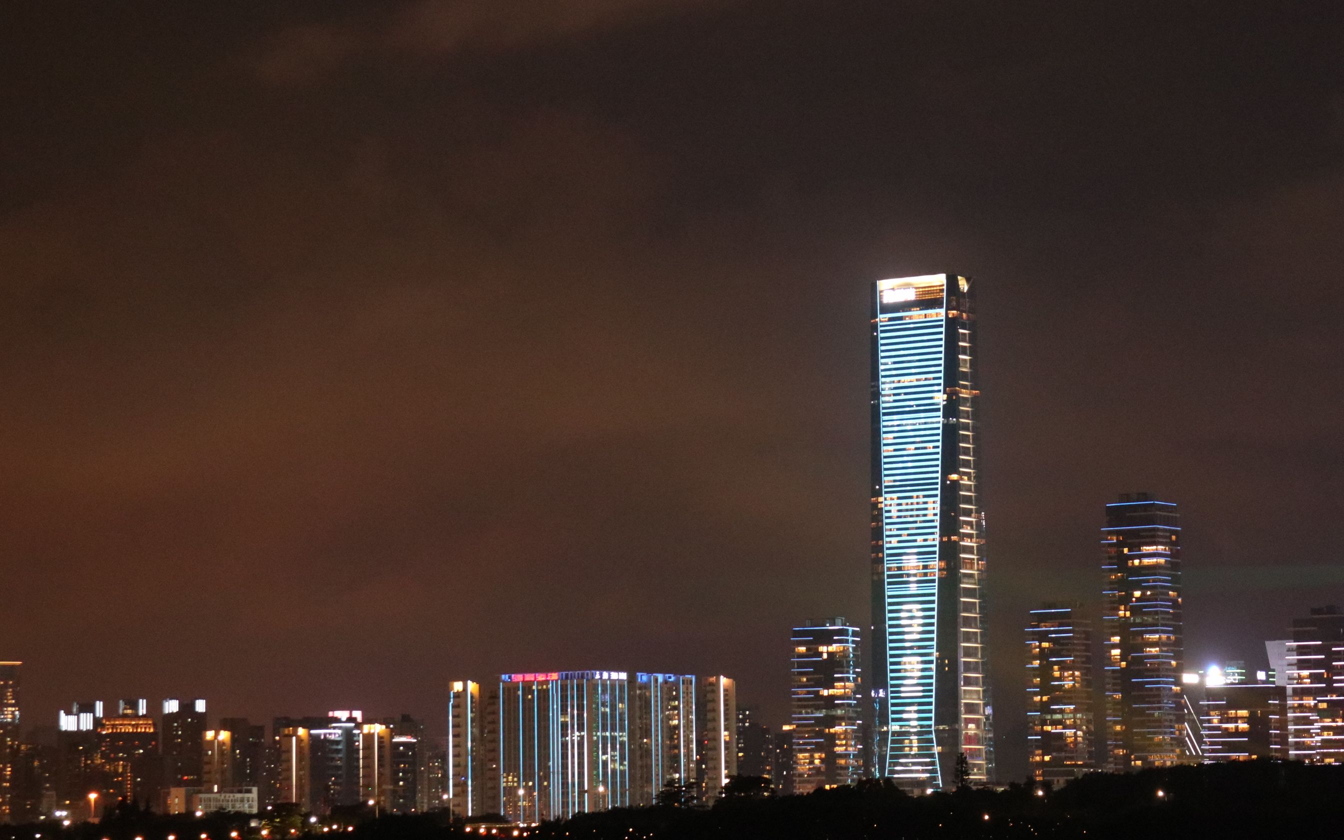 深圳湾一号,25万元一平方的小区哦,你买的起么?