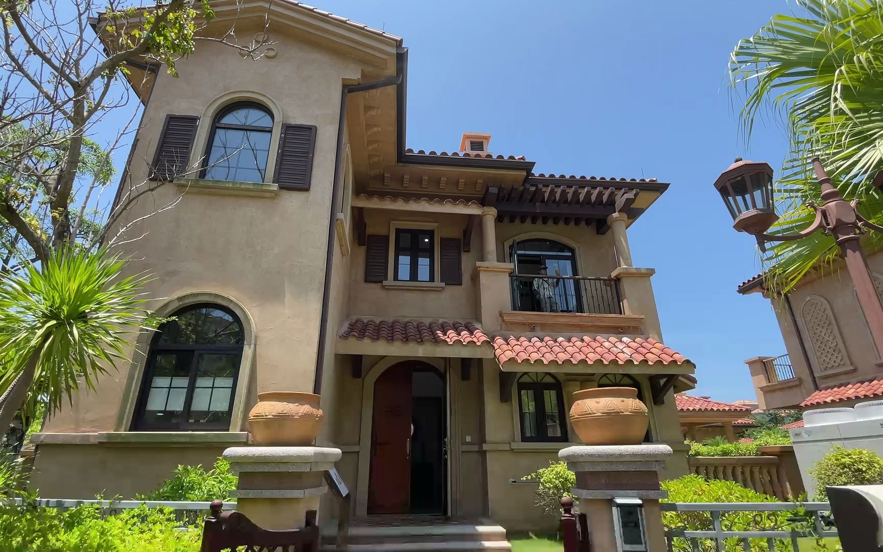 终于找到我满意的房子了,海南万宁70年带家电家具的山海别墅