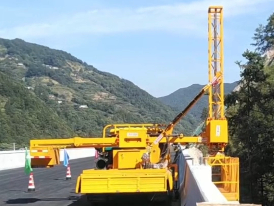 小型桥梁检测车