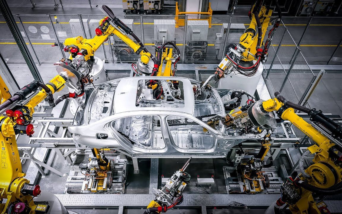 看宝马工厂,机器人以闪电般的速度制造汽车!