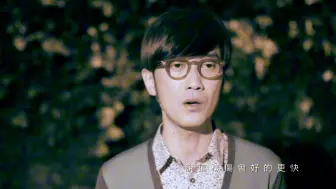 Download Video: 周传雄~很快就要离开。看小刚老师清瘦的模样~