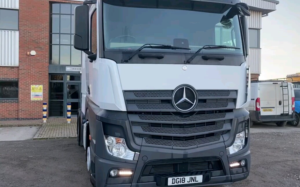 英国版奔驰actros mp4 6×2/4牵引车