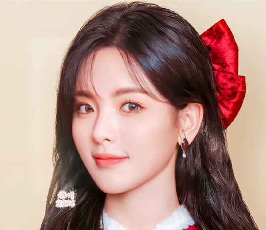 中国内地著名影视女演员,流行乐歌手杨超越小姐经典旗袍造型(1)