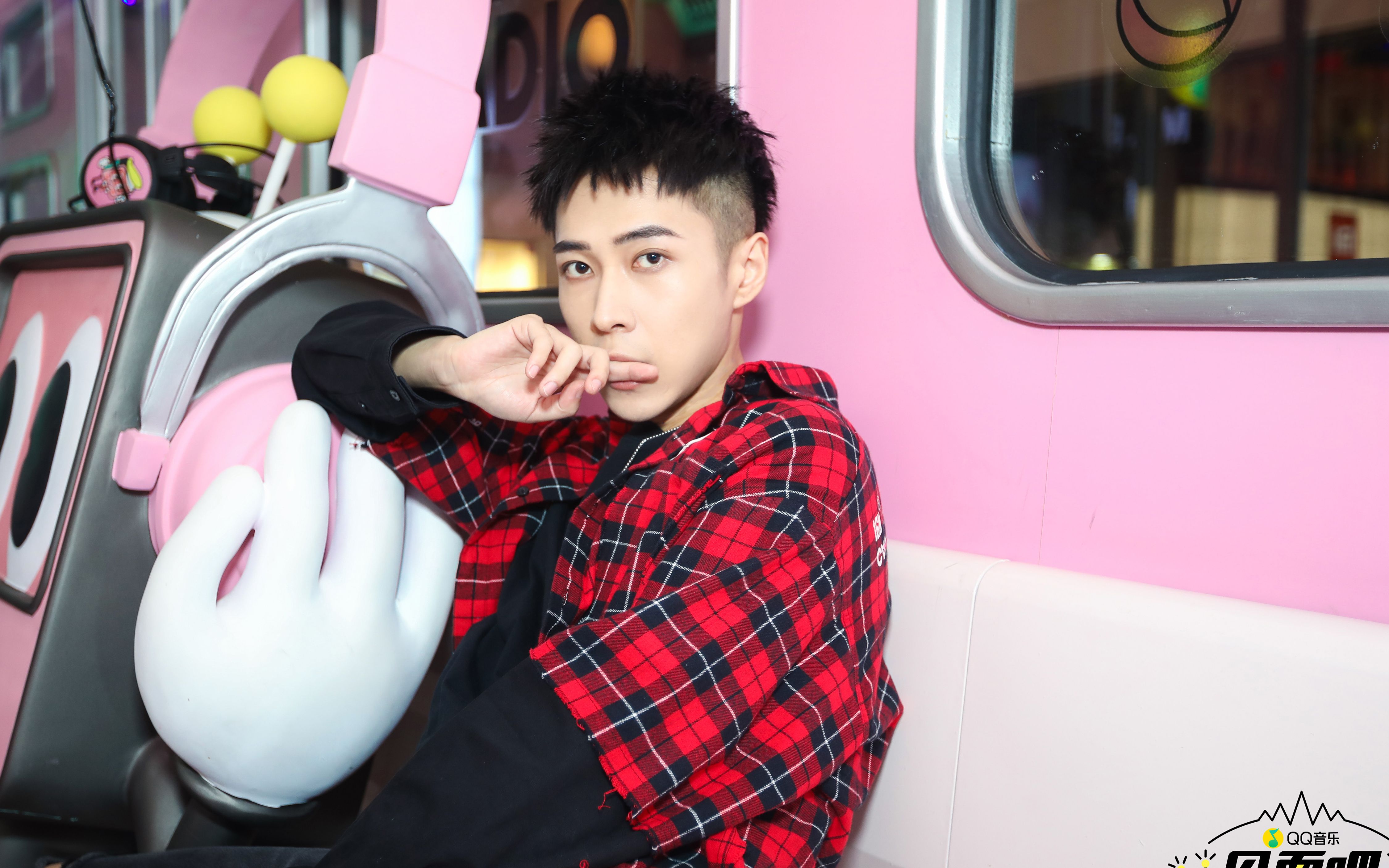 杨非同通话神秘粉丝 竟想尽早挂断?