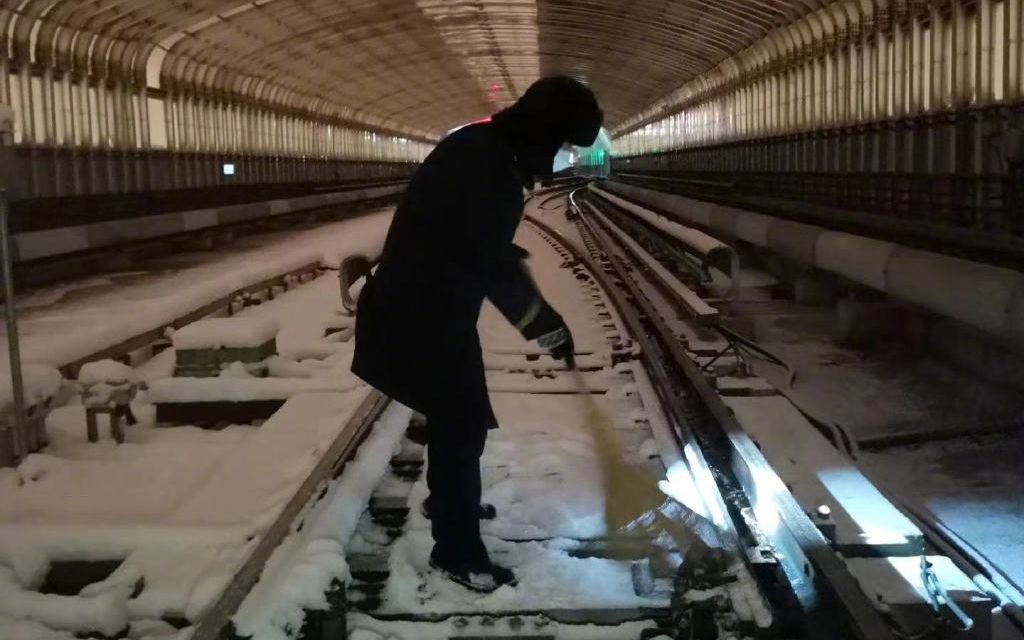 上地铁的时候手机掉到轨道里了怎么办？！