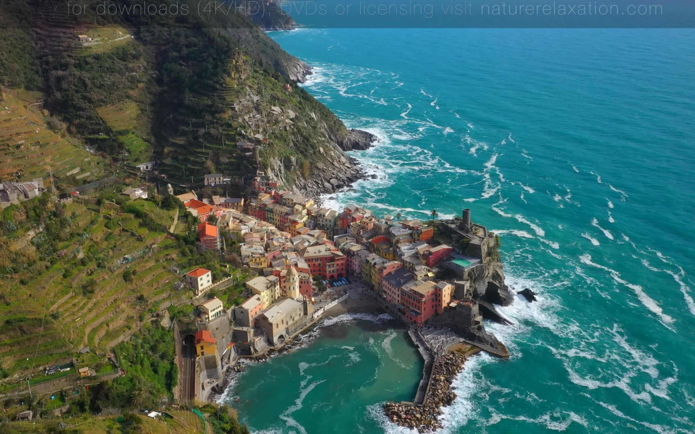 【真4k】飞行在意大利上空的 cinque terre海岸由无人机 光环境音乐和