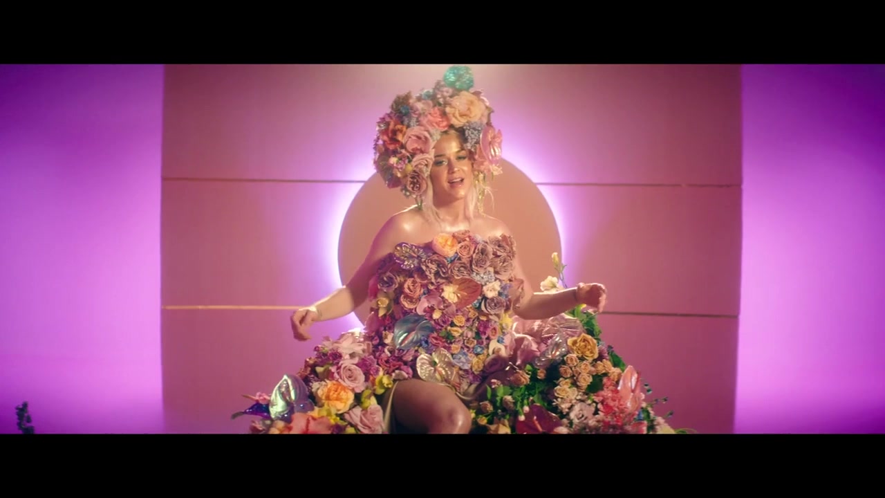 用《miss you more》打开水果姐katy perry - never worn white mv