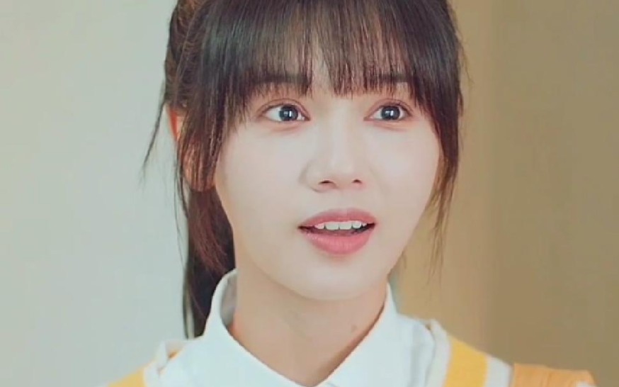 安初夏为了给母亲治病,是一个四处打工的励志灰姑娘