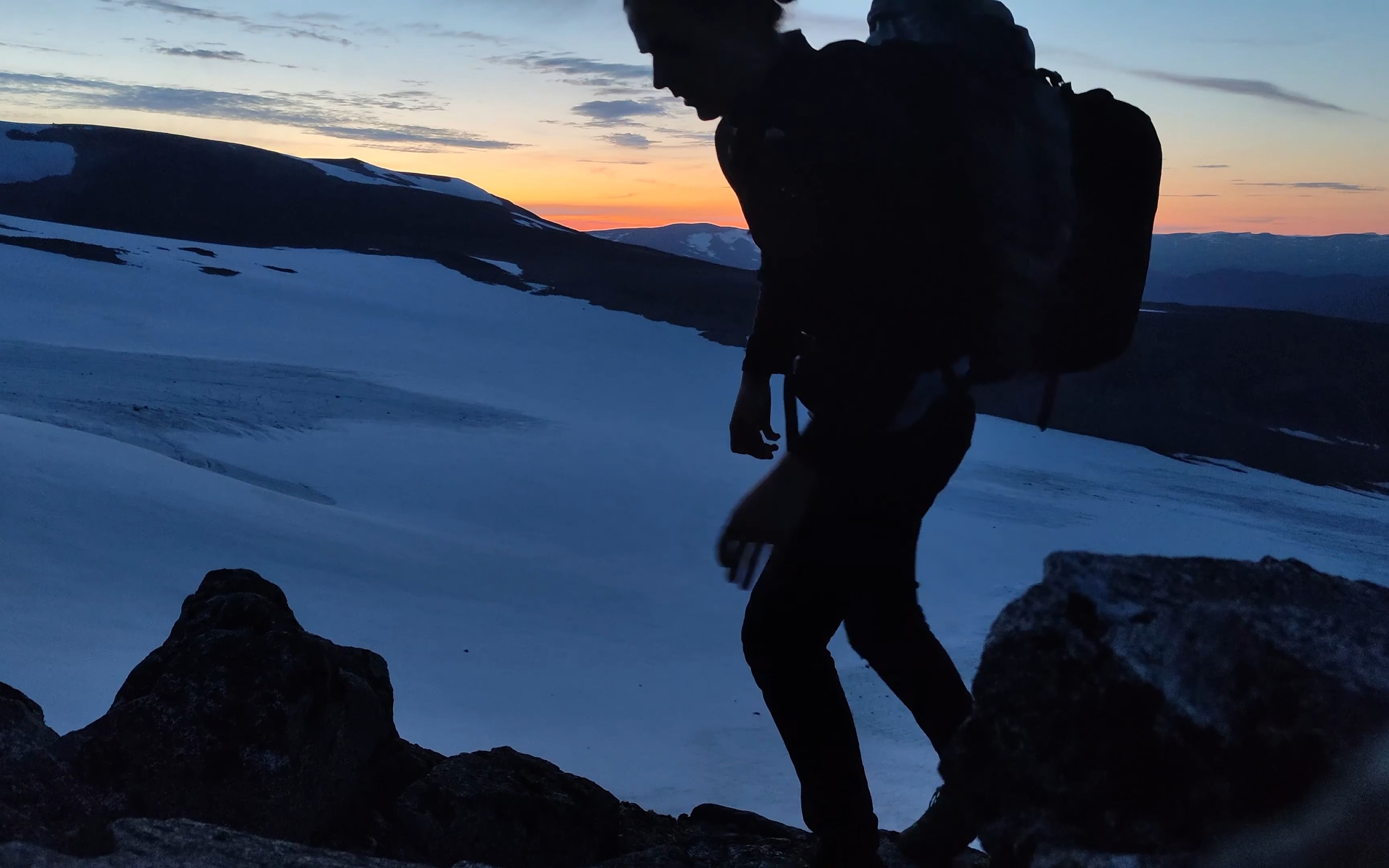 (看风景:单人徒步-攀登挪威最高的山峰)climbing norways highest