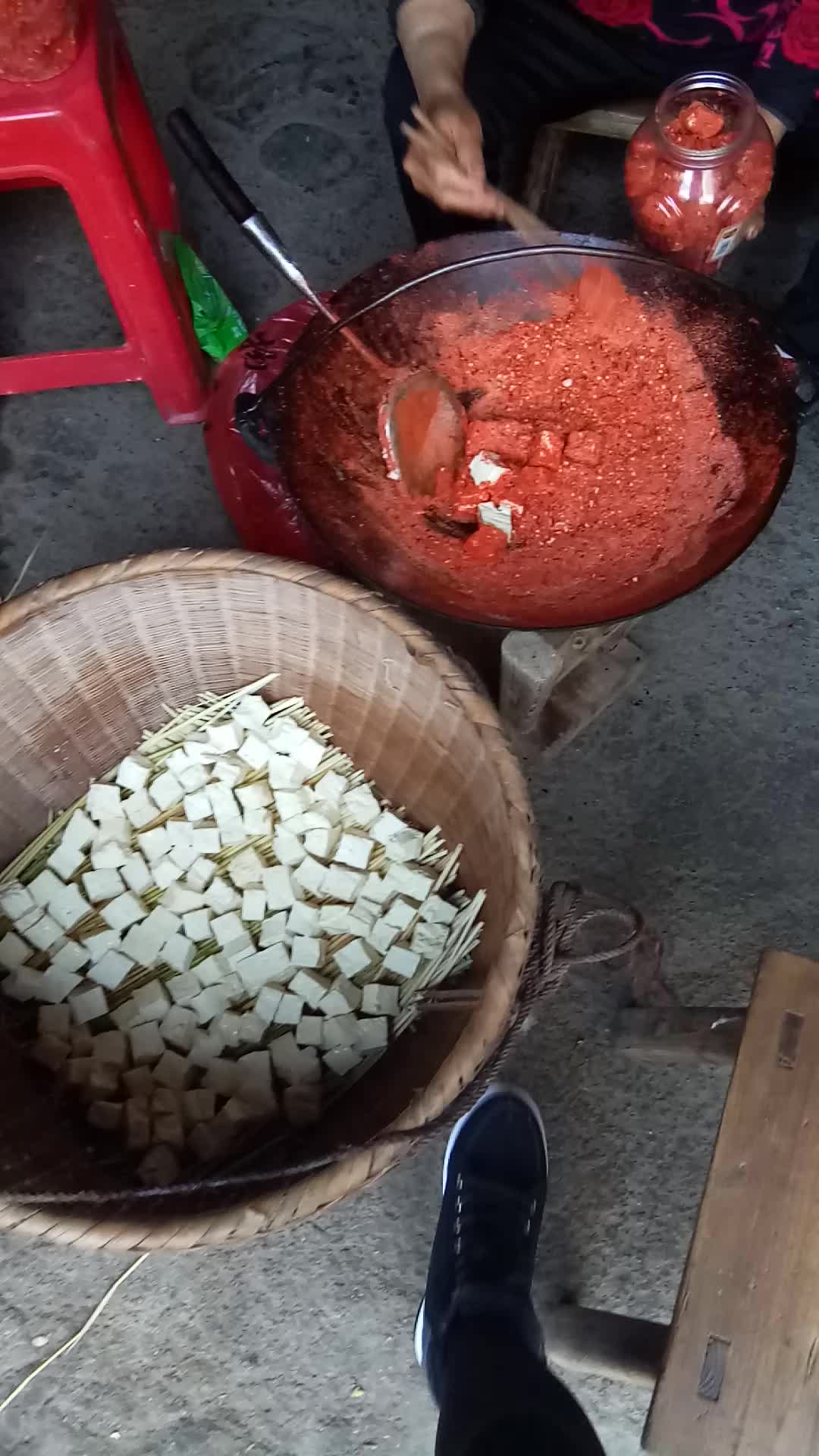 【制作霉豆腐】奶奶在家做霉豆腐,还是很小的时候见过的了!