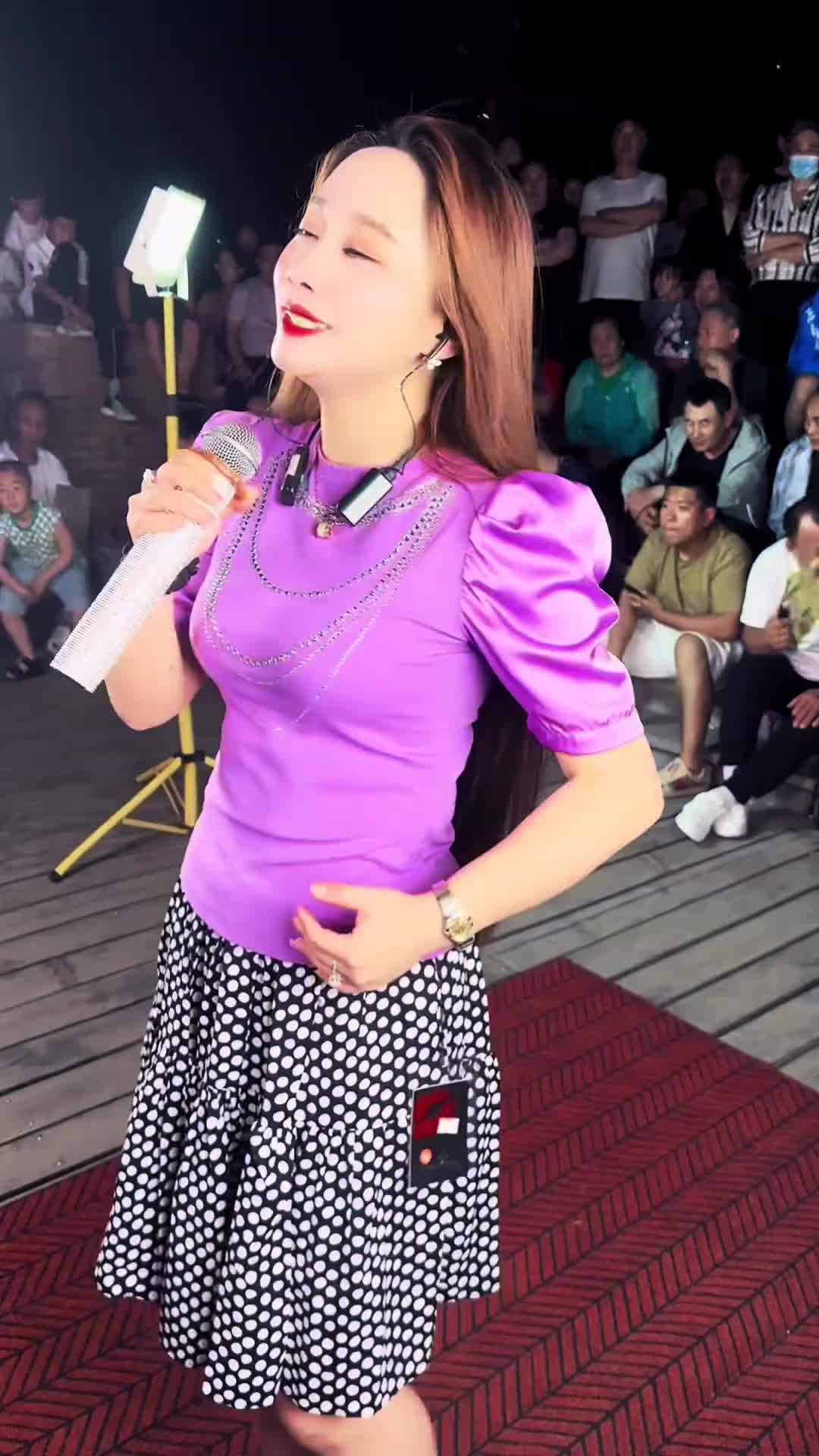 鞍山大晨辰大晨辰户外唱歌招牌笑容真人真唱