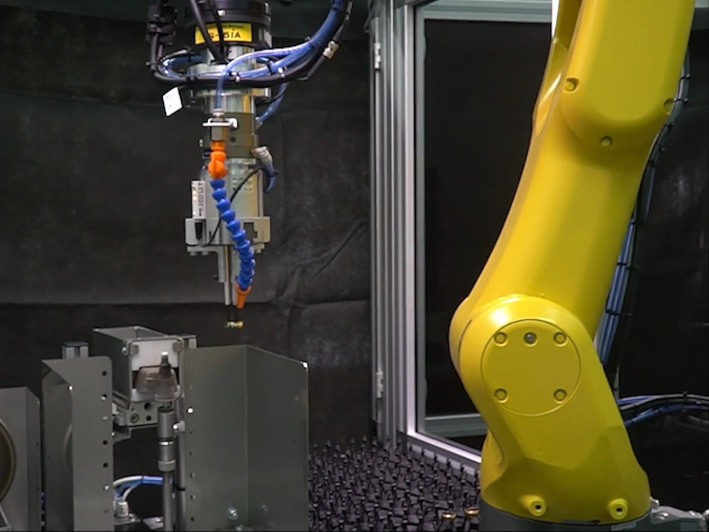 全球工业机器人经典案例之79戒指打磨