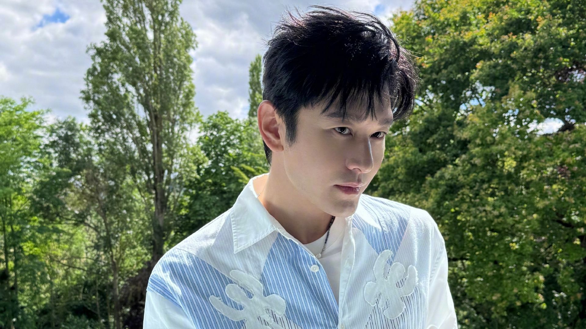 狗仔曝黄晓明曾送粉丝一套房,圈内人缘相当好:为人豪爽会照顾人