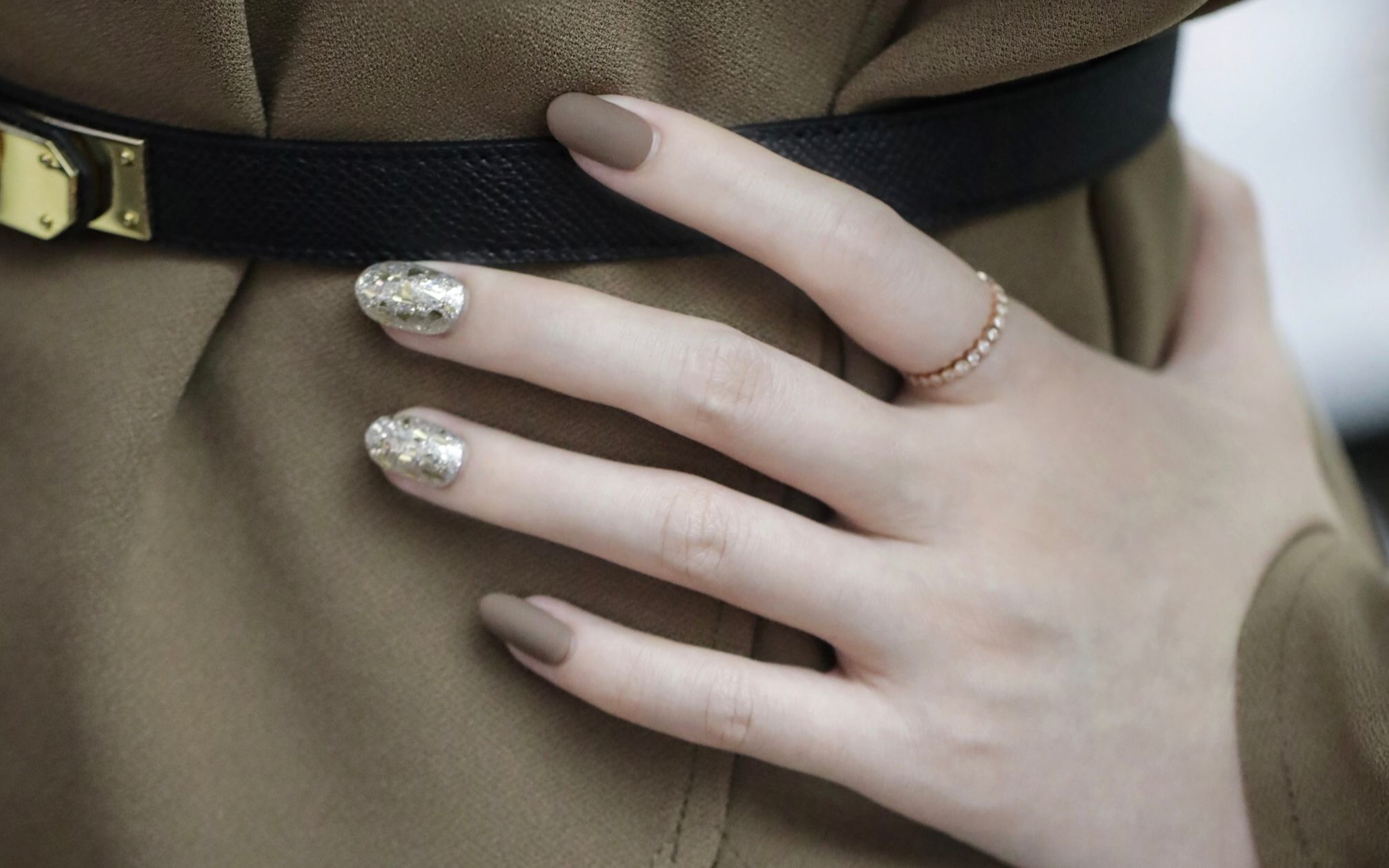 一看就很高级轻奢褐色磨砂美甲