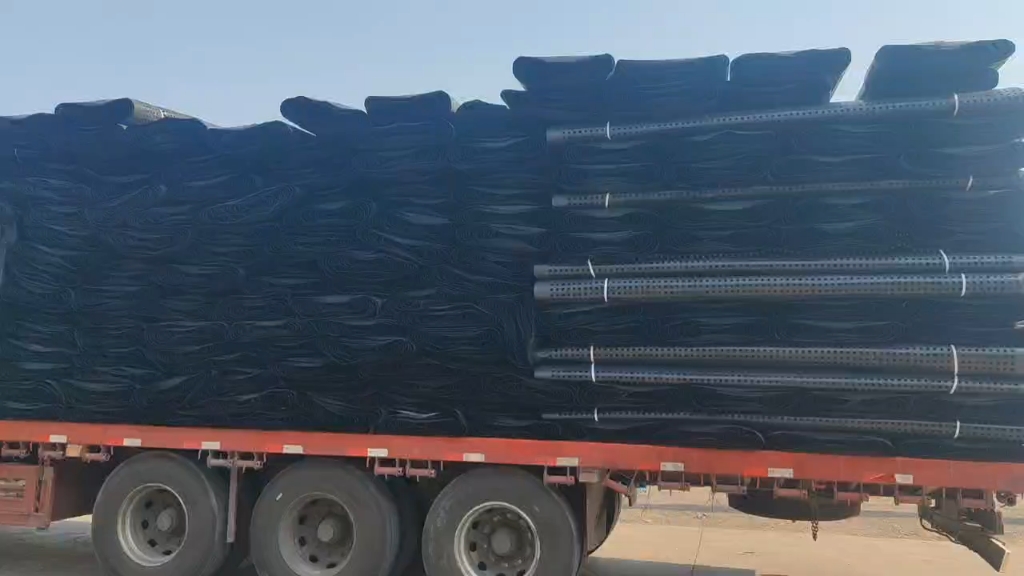 车库顶凹凸疏水板排蓄水板装车发货