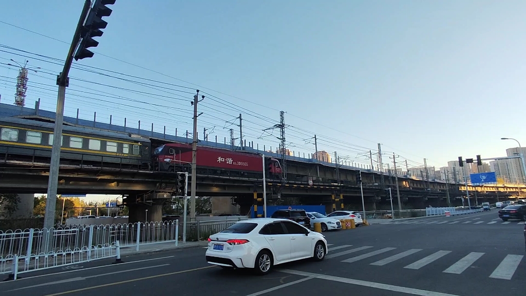 k1785停靠天津西站