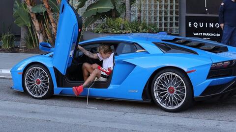 Justin Bieber Cars Vs Jaden Smith Cars 贾斯汀比伯和小史密斯的车对比 哔哩哔哩 Bilibili Justin Bieber Cars Vs Jaden Smith Cars 贾斯汀比伯和小史密斯的车对比 哔哩哔哩 Bilibili