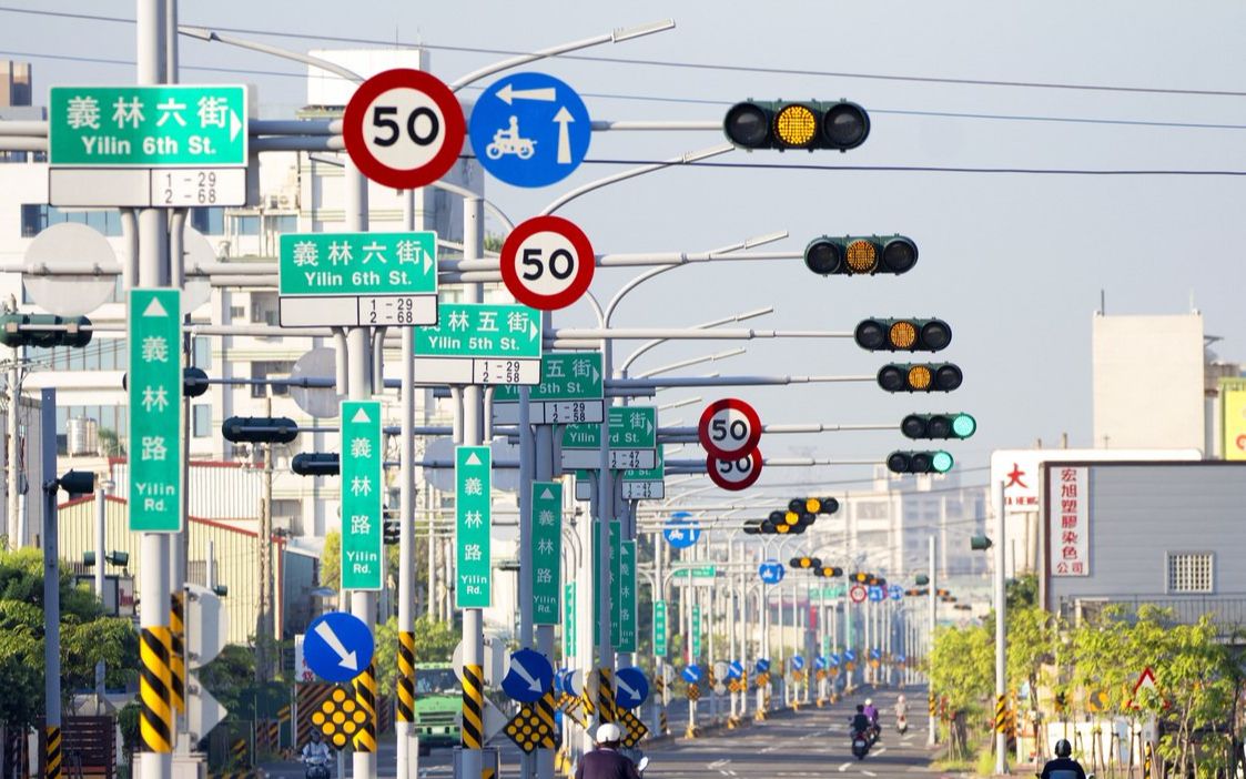 1公里装32个红绿灯台湾公路信号灯太多引争议司机却还嫌少