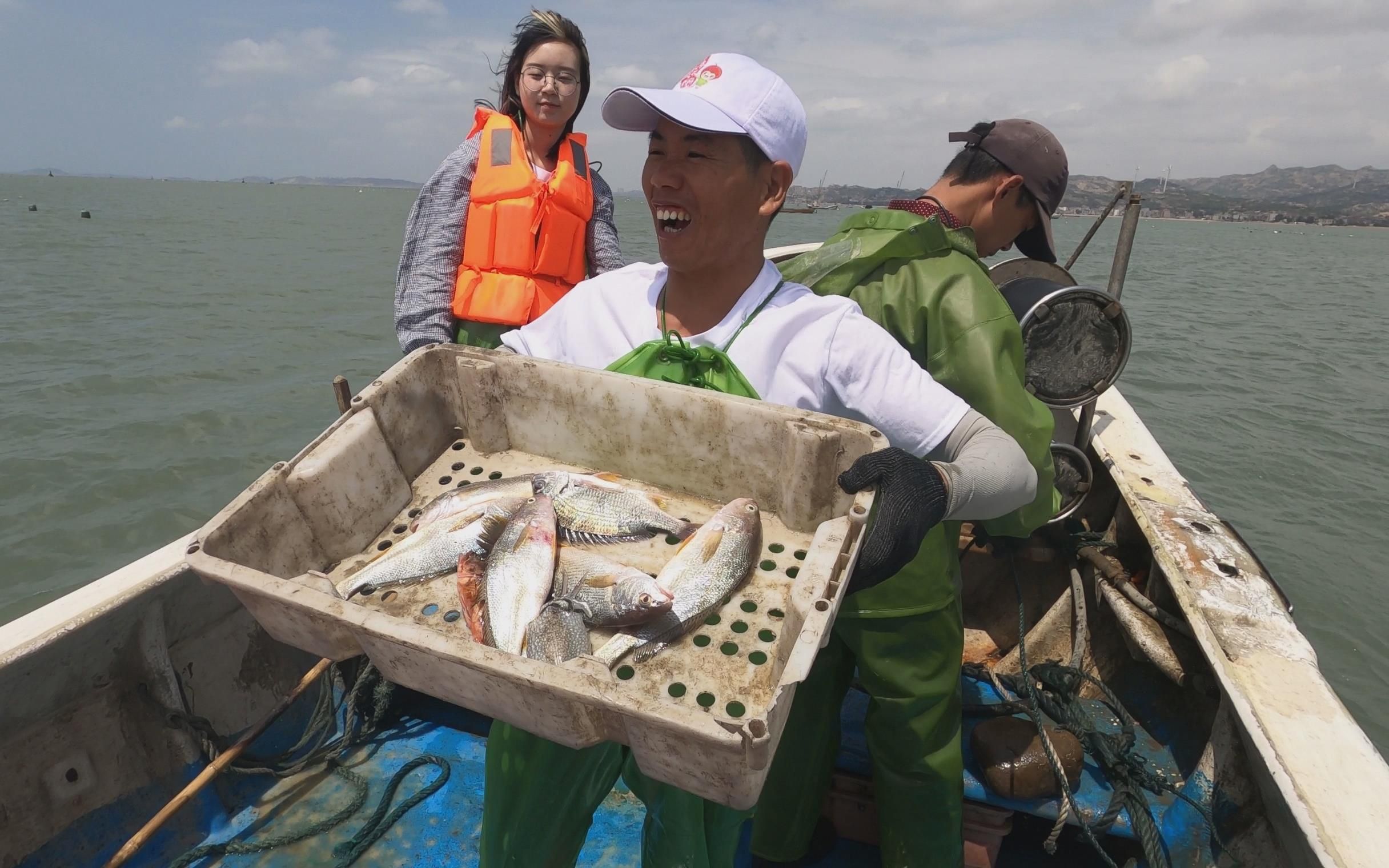 [图]【全民赶海节】30位网红达人齐聚，12艘渔船出海，看看小池抓多少