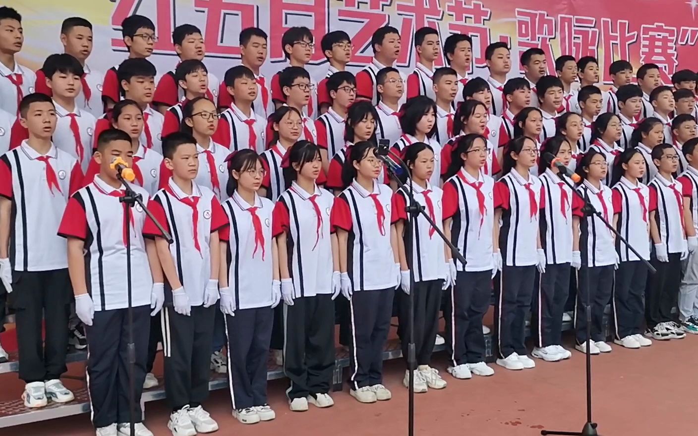 鄂州三中8年3班精忠报国