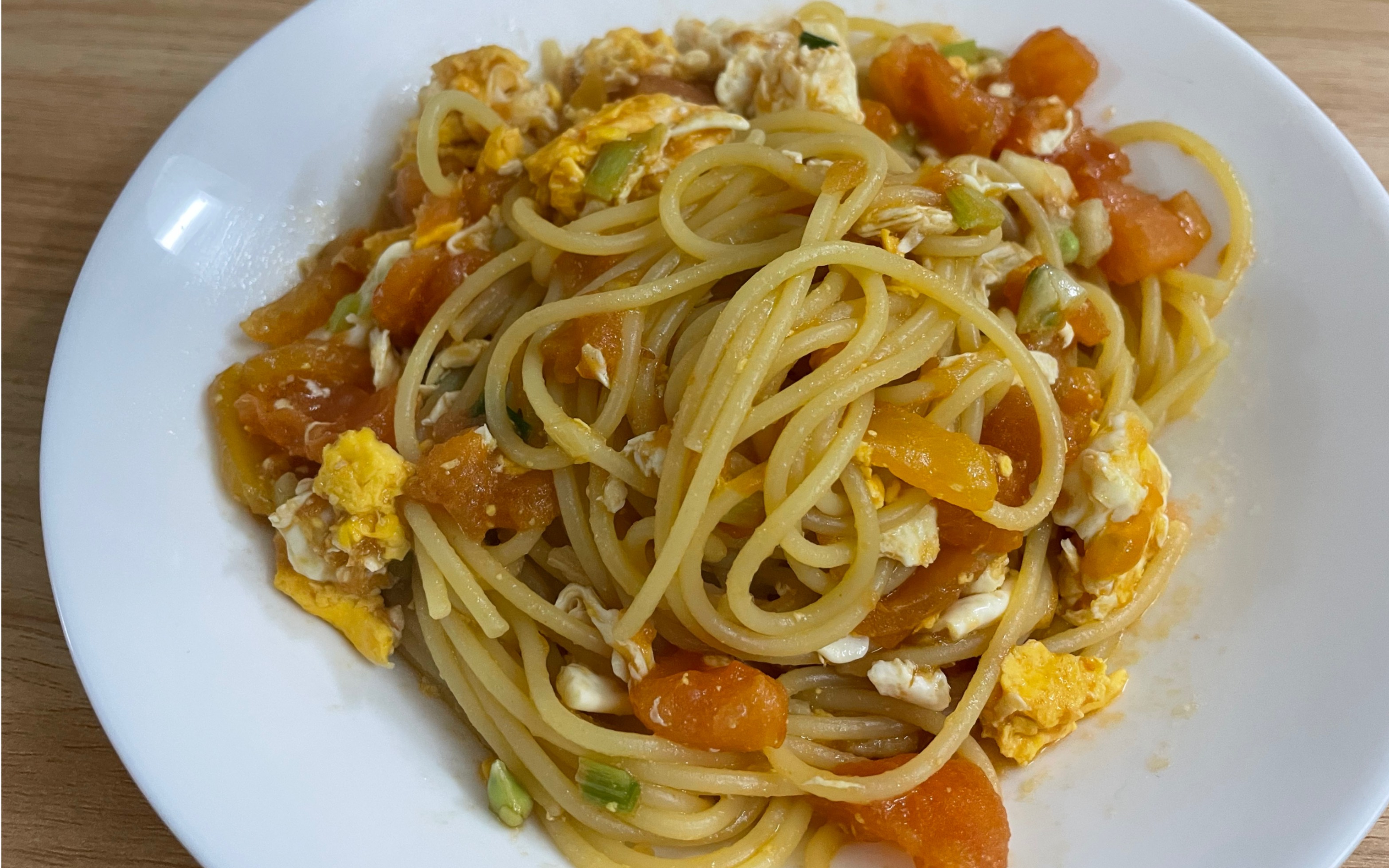 随便炒个意面吃吃吧!番茄鸡蛋炒意面!