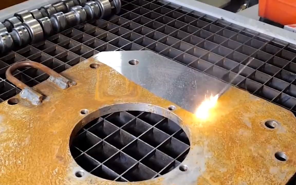 激光是如何除锈的?光线一扫瞬间光亮如新,手放上去又会怎么样?