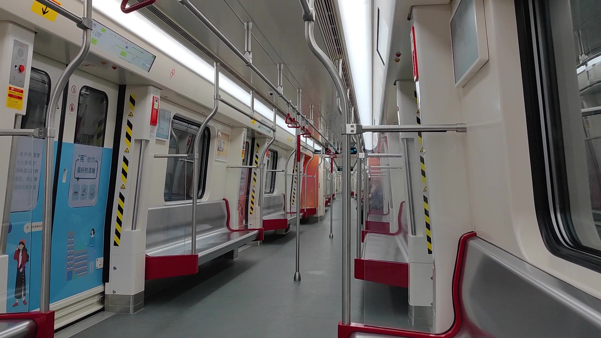 广州地铁7号线b9型列车行驶于美的大道-北滘公园站(附佛山地铁3号线