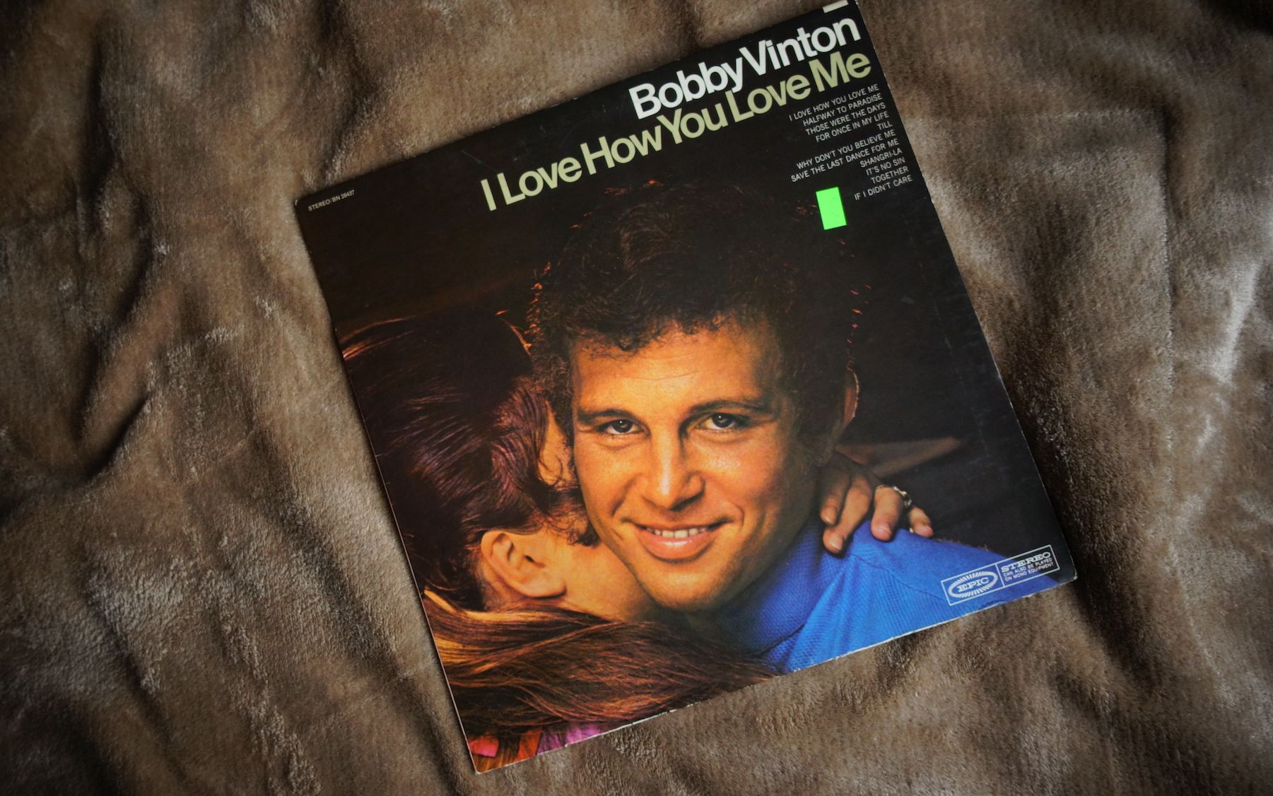 [图]黑胶老唱片：Bobby Vinton ----- I LOVE HOW YOU LOVE ME VINTON. 【ELAC黑胶唱机 + KEF Q150音箱】