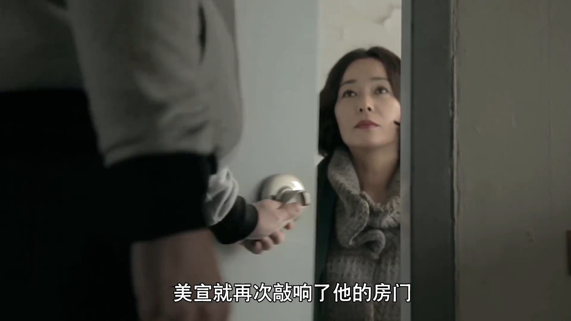 专业追债人采用暴力手段追债，不料突然遇到一个自称是妈妈的人