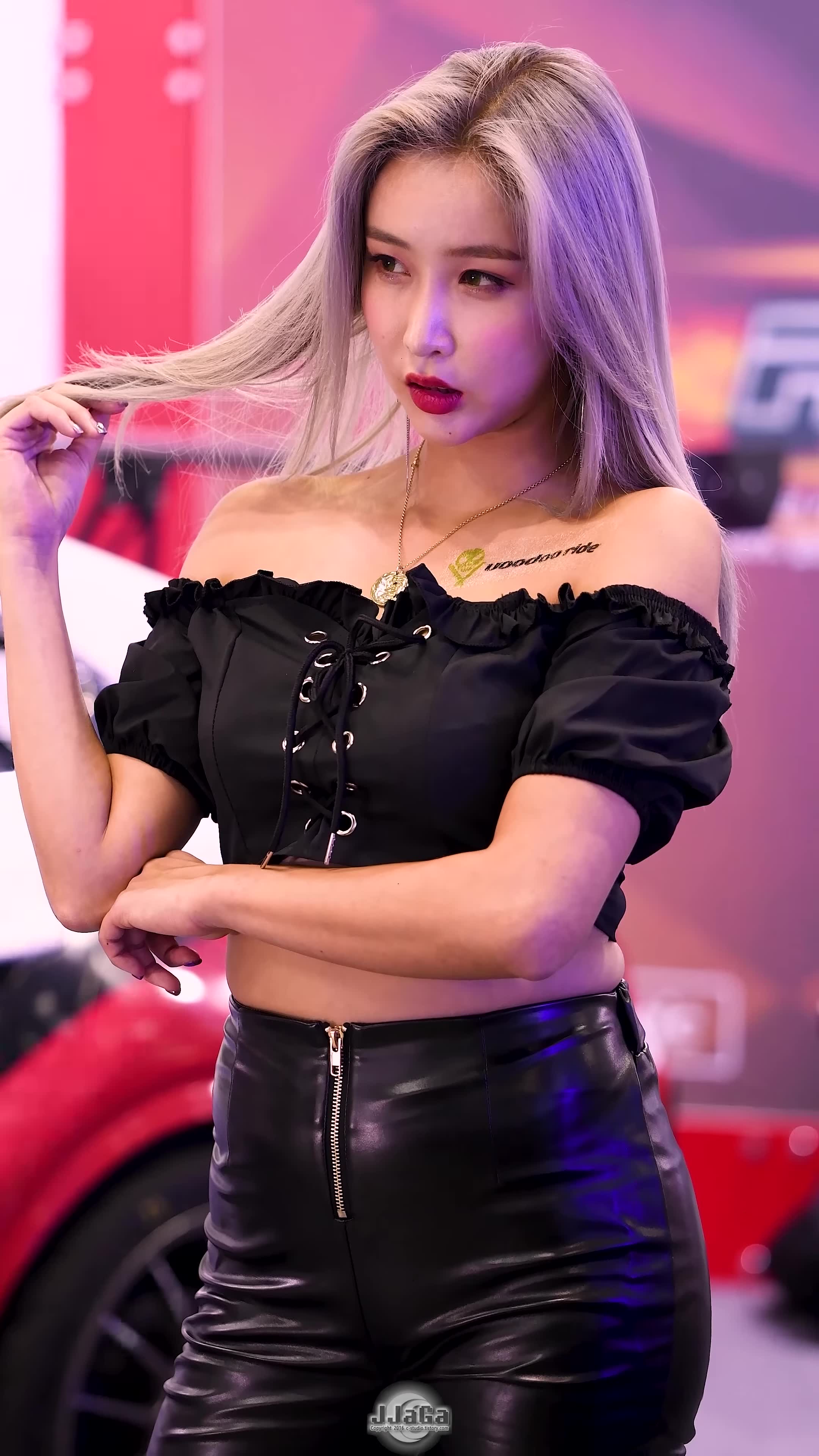 4k 韩国车模 fancam by jjaga !2019摩托车周 (2)