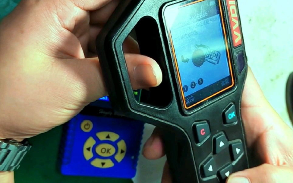 配汽车钥匙教程 芯片的生成,学习汽车钥匙解码技术,汽车钥匙培训学校