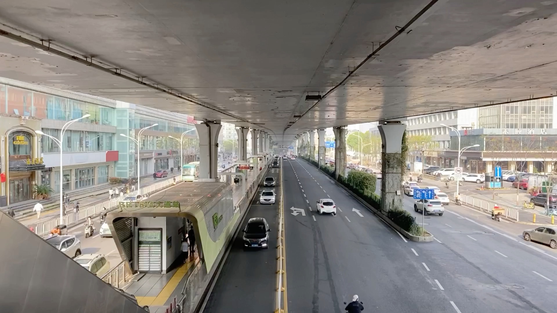 雄楚大道BRT图片