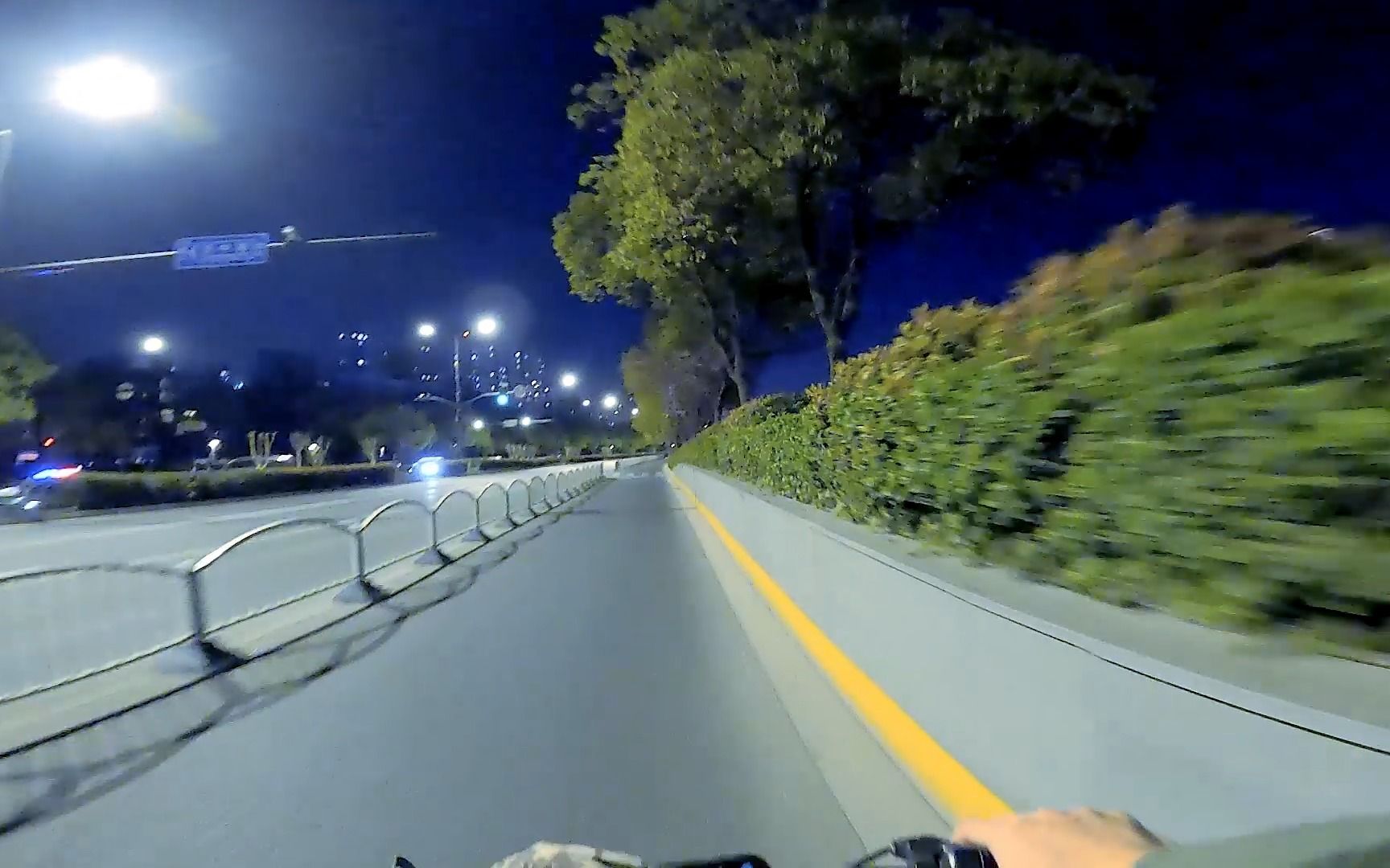第一人称骑车