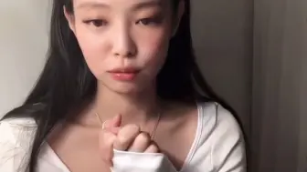 Tải video: Jennie直播分享rose看完MV的感受