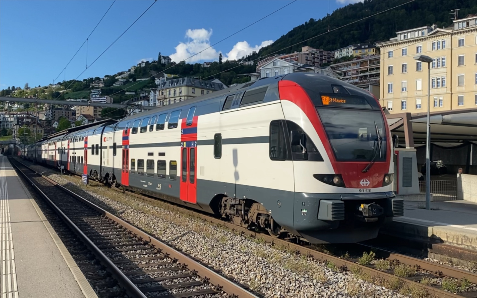 瑞士联邦铁路rabe511双层动车组4 4重联编组re线st