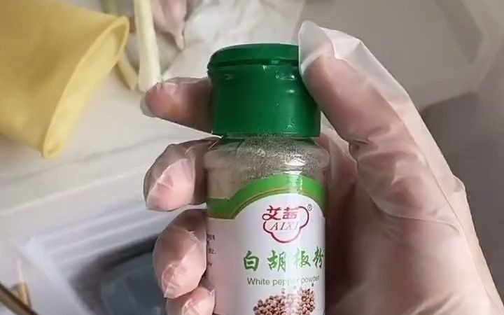 [图]吃了一年的胡椒粉，发现根本没开封，吃了个寂寞