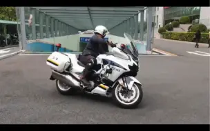 Video herunterladen: 试驾警用车辆春风1250