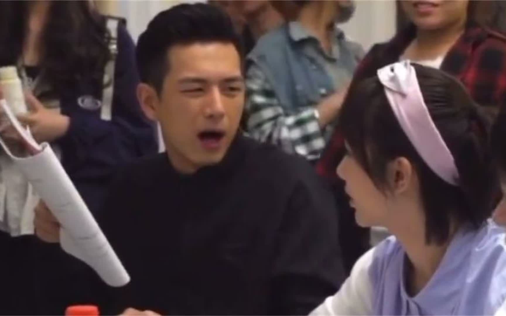 李现控诉杨紫拍戏时动手动脚,注意看杨紫的反应,还是掐的太轻了