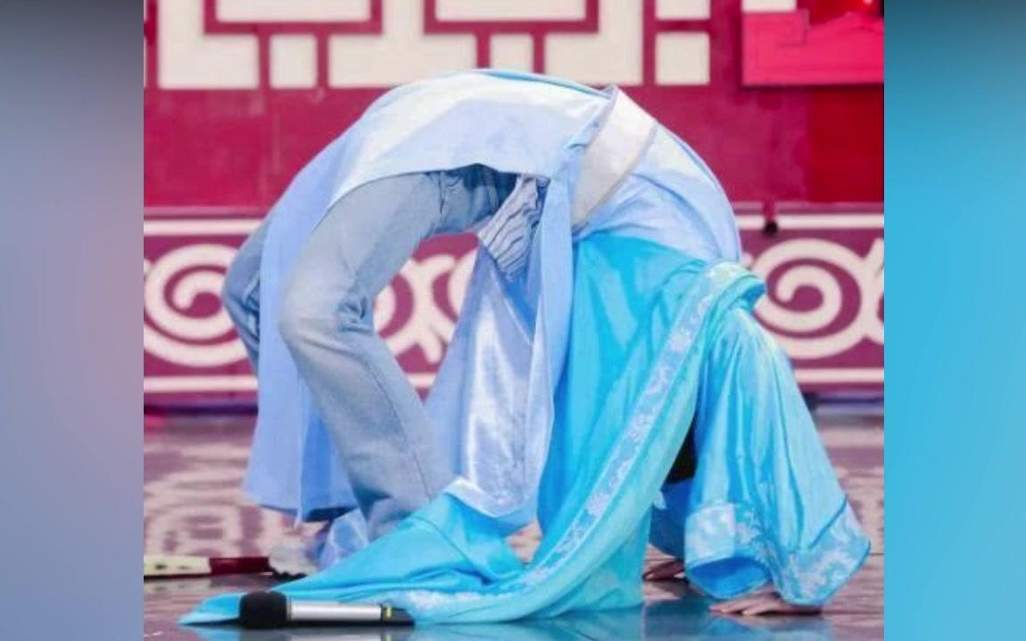 杨洋舞蹈功底惊人,一秒钟下腰,网友们都在关注他身上的"亮点"_哔哩