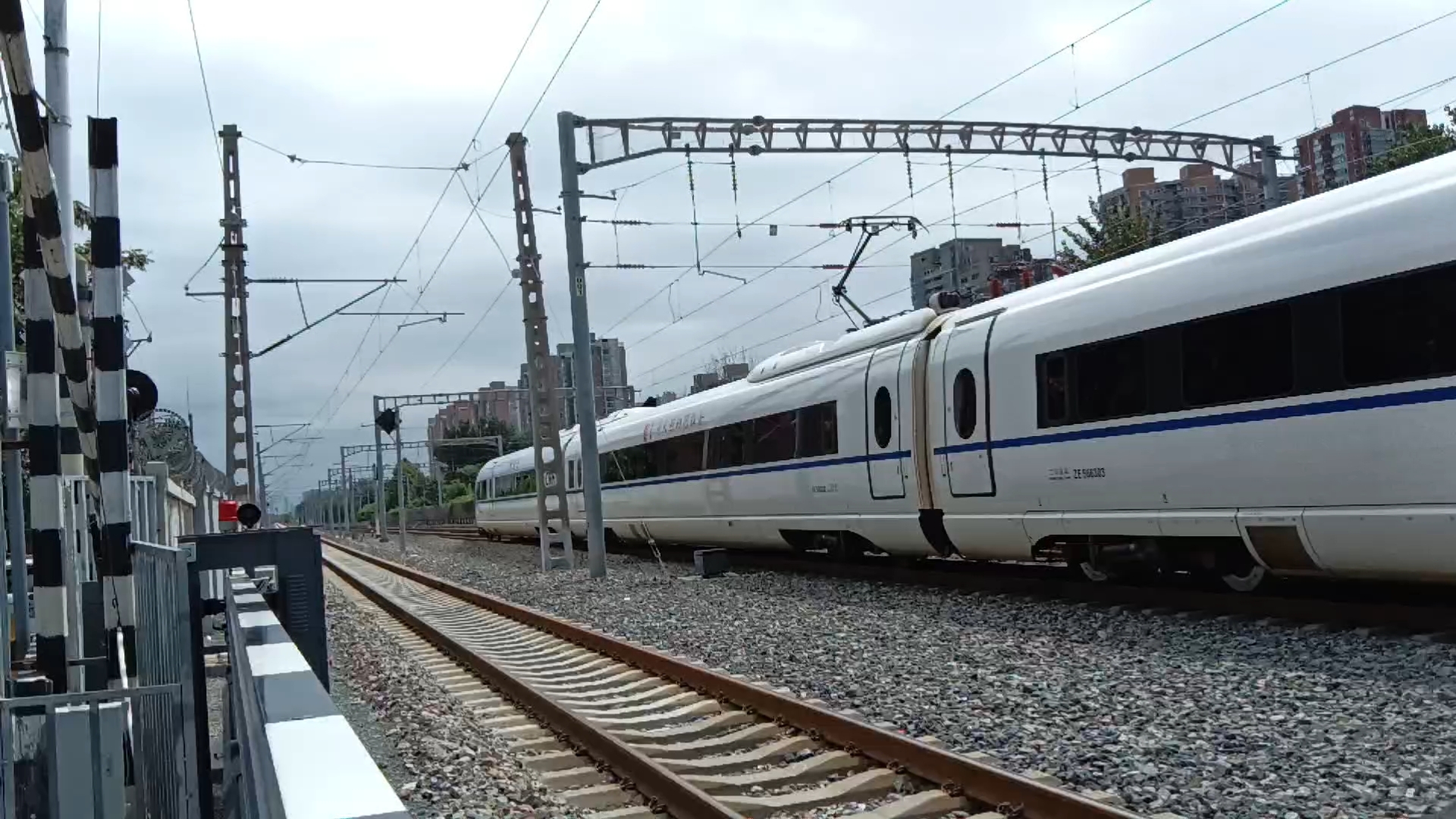 crh380b友好鸣笛通过水南庄道口