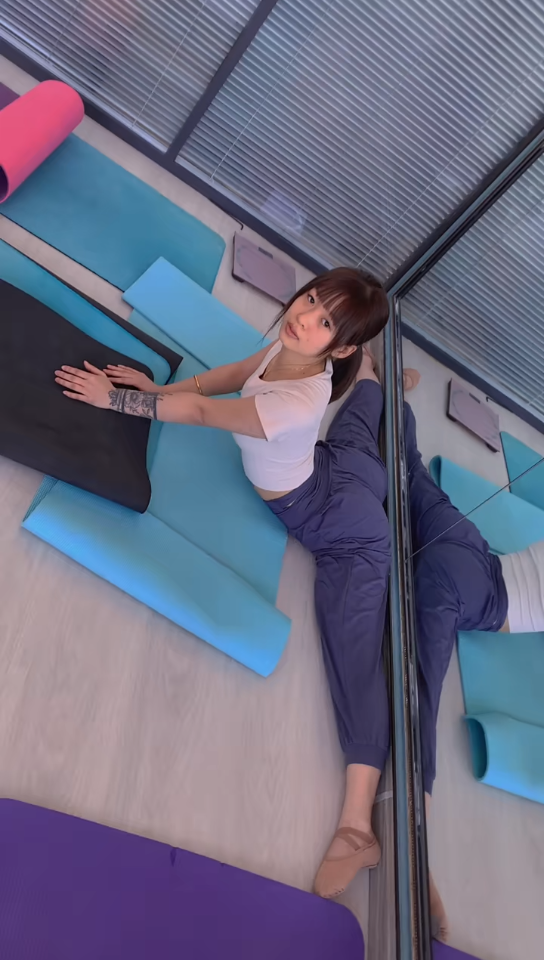 渴望这样的瑜伽妹子做女朋友吗?