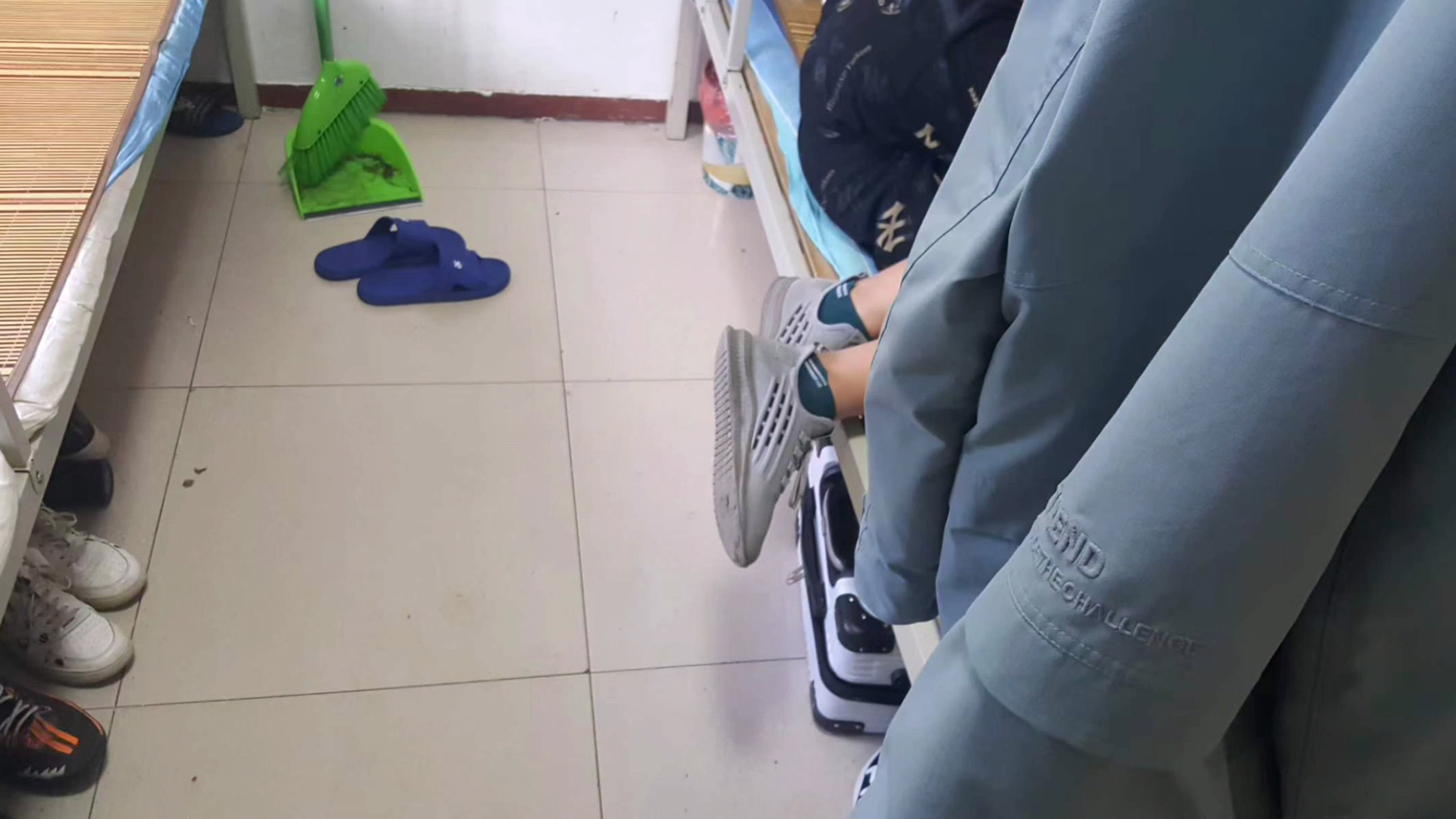 大学生开始在宿舍楼道整活了 B站