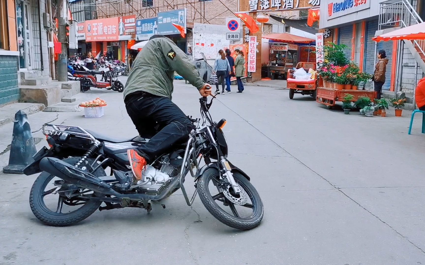 摩旅新疆维修摩托车小师傅直接骑我车甩尾心疼我的车可怜