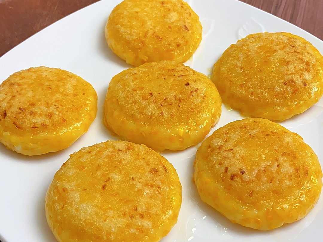 自从学会这个南瓜饼做法,不油炸,健康美味,孩子三天两头点名要吃,软糯