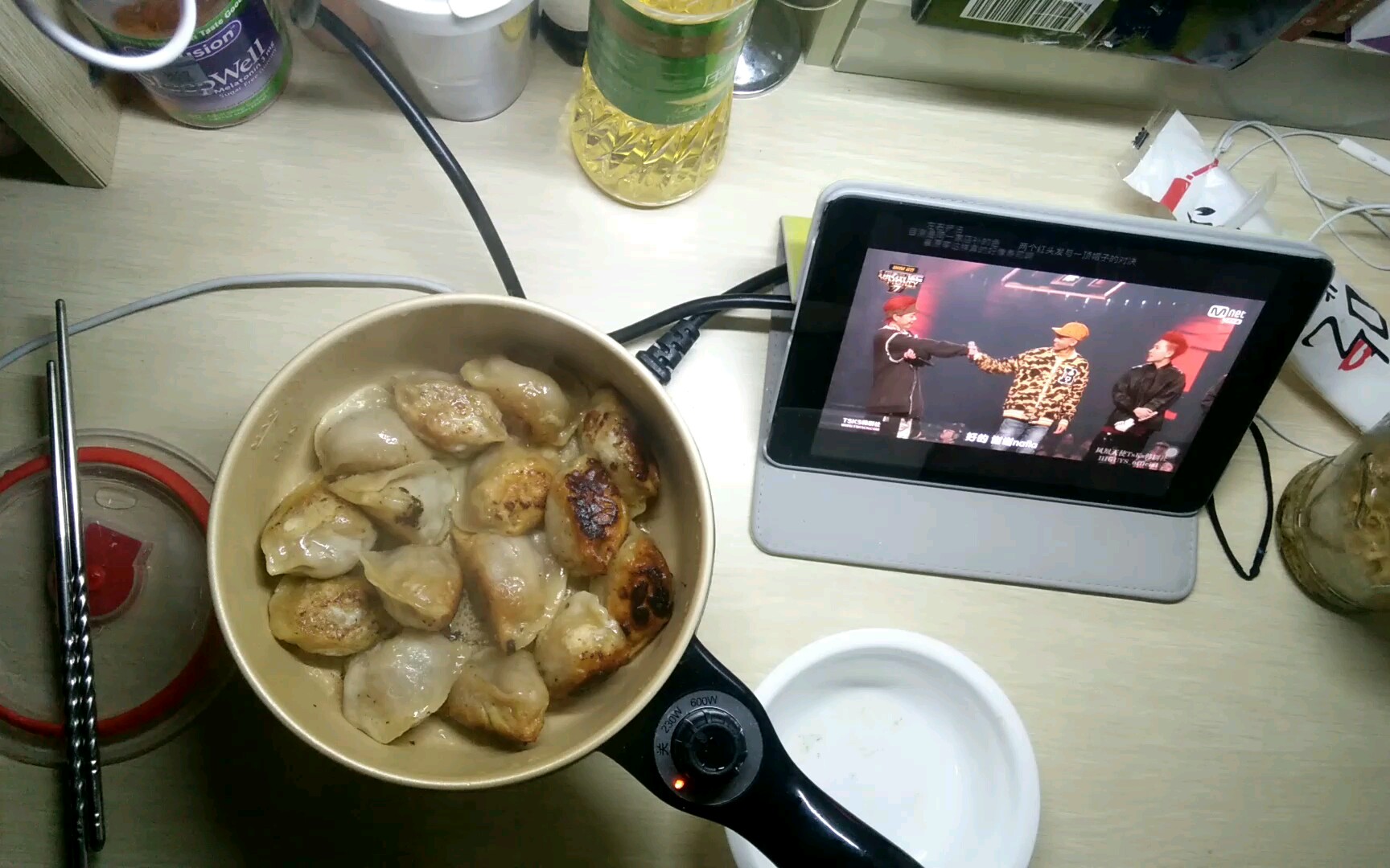 『宿舍美食』用宿舍小功率电锅做的煎饺(一半日常一半教程^)哔哩哔哩bilibili