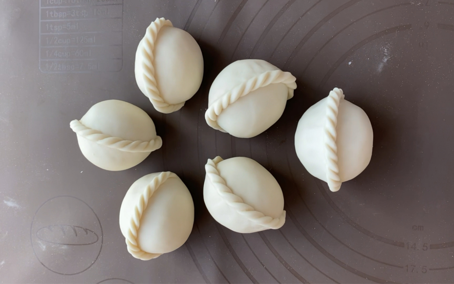 给家人们包个创意包子