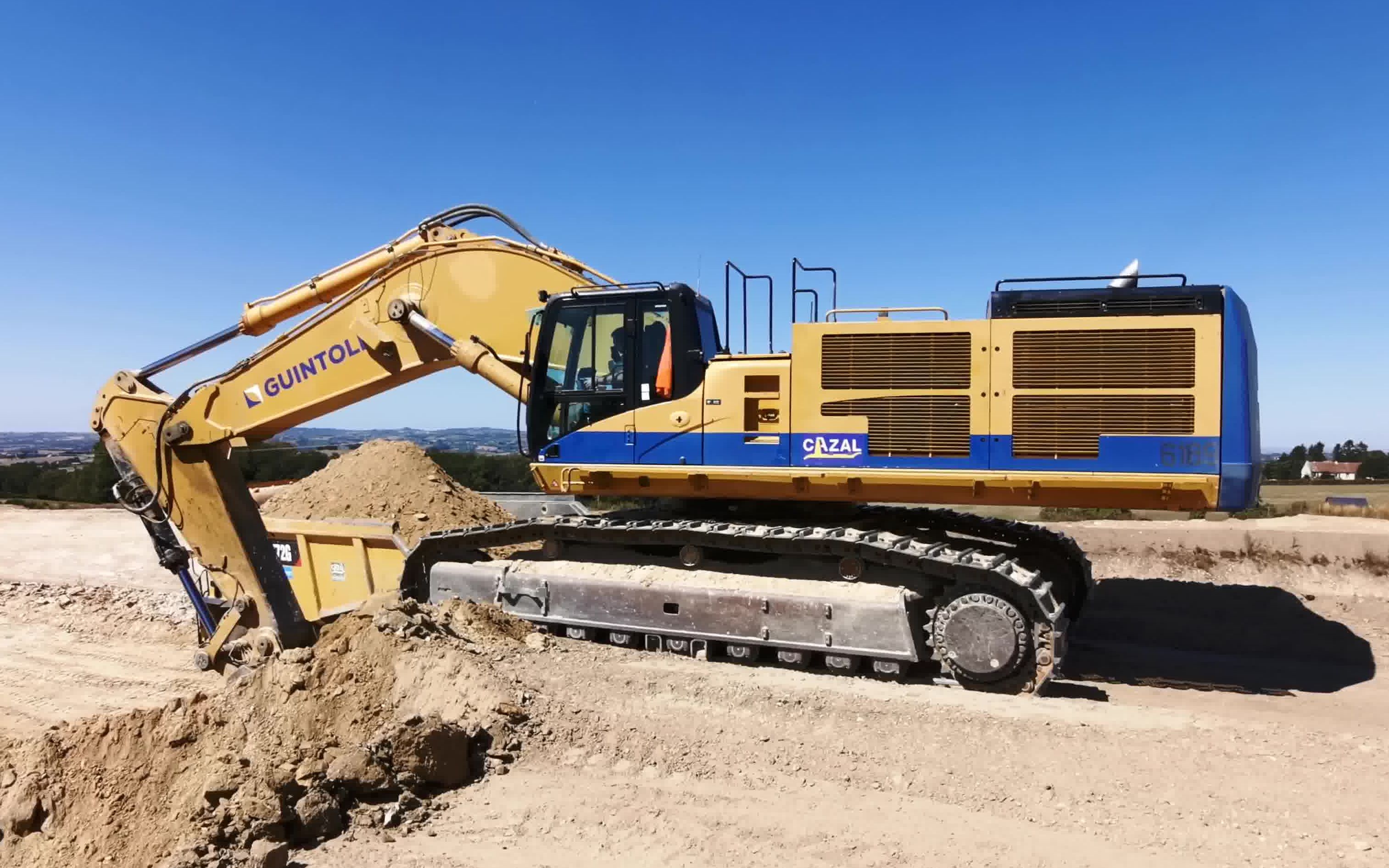 4k cat 385c挖掘机土方装车